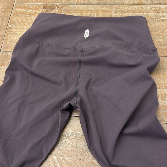 Revolve Movement Freestyle Rise Legging in Dark Purple
FREE PEOPLE - Picture 12 of 15